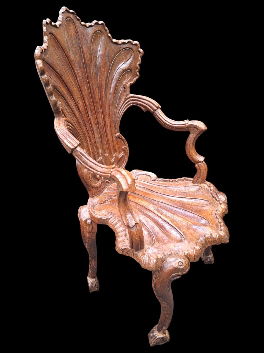 A Fine Pair Of Carved Walnut Cave Armchairs. -photo-3