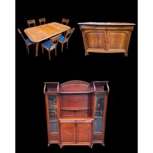 Un Belle Vitrine, Dressoir Et Table Avec 6 Chaises En Art Nouveau