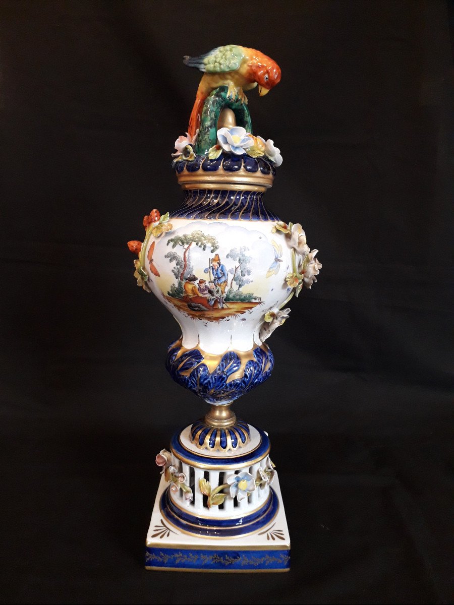 Porcelaine de Sèvres XIX siècle - Vase Au Perroquet.   -photo-1