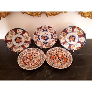 ASSIETTES - époque ARITA-IMARI,  XIX  Diam. 21,5 cm.