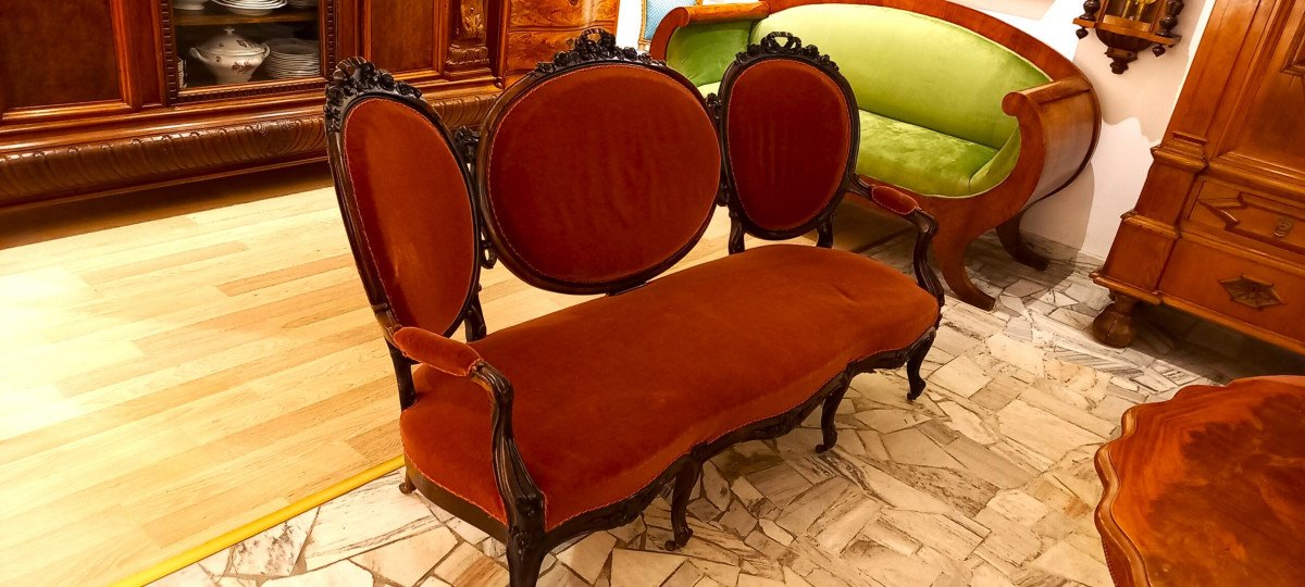 Medallion Sofa In The Taste Of Louis Philippe XIX In 1860-photo-1