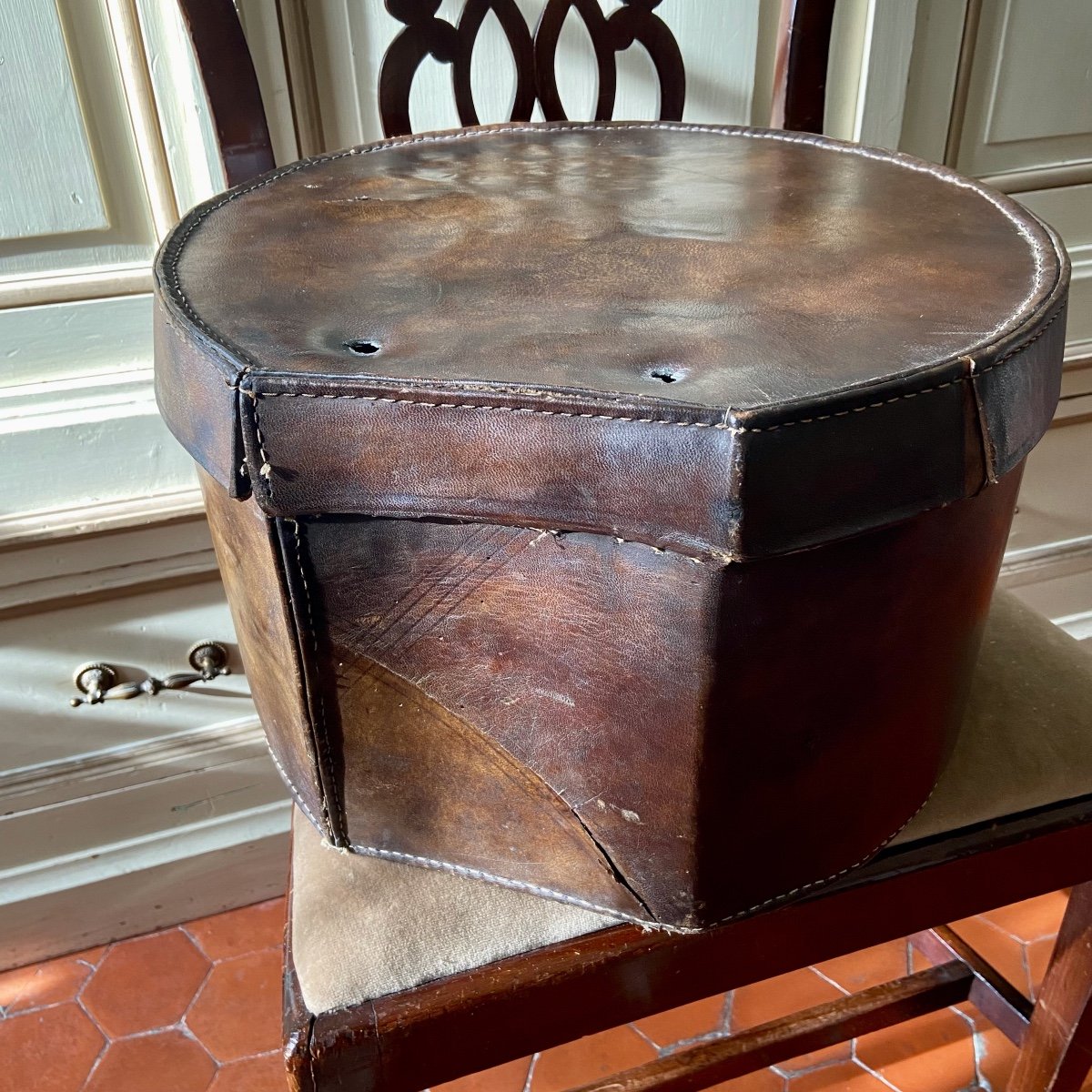 Old Travel Hat Box For French Ladies.-photo-2