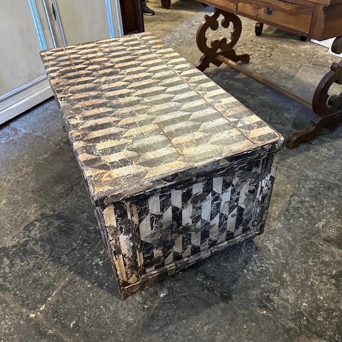 Late 19th Century Black And White Lacquered Wood Florentine Blanket Chest-photo-4