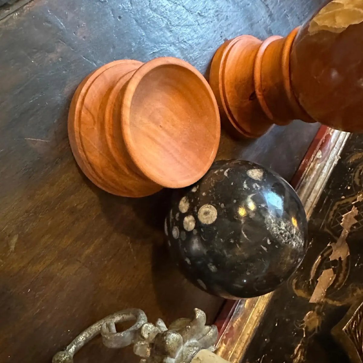 Set Of Two 1930s Art Deco Italian Marble Spheres On Cherry Wood Stand-photo-2