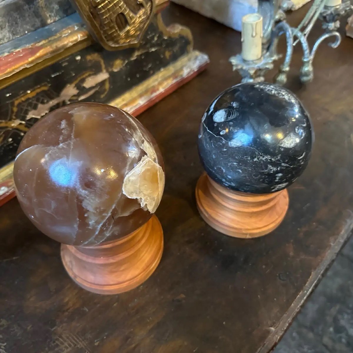 Set Of Two 1930s Art Deco Italian Marble Spheres On Cherry Wood Stand-photo-3