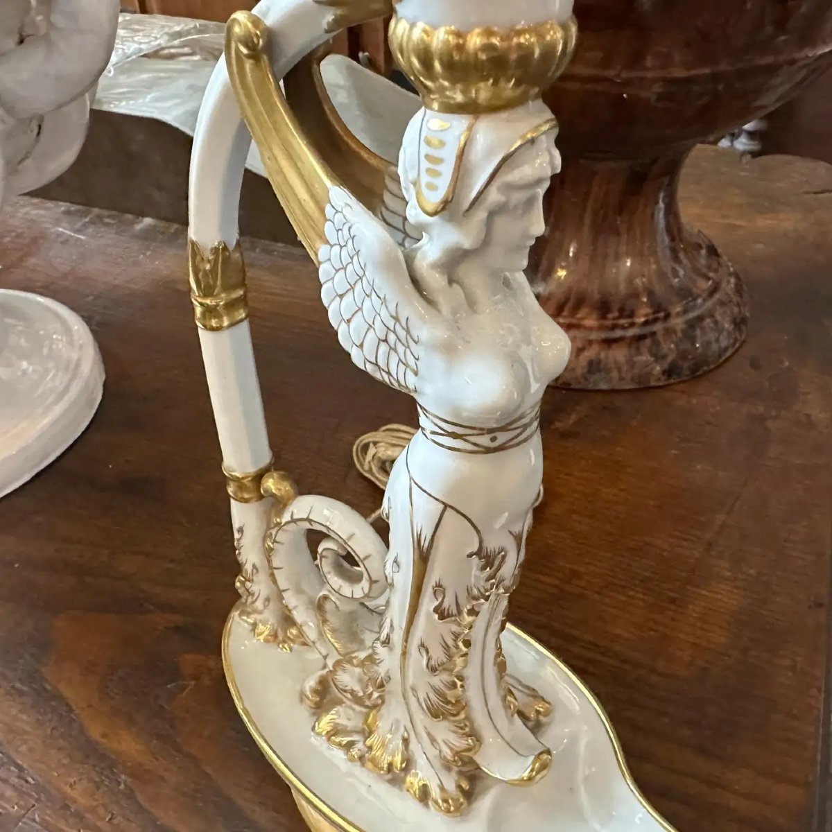 Lampe De Table Italienne Néoclassique En Porcelaine Capodimonte Blanche Et Dorée 1900-photo-3