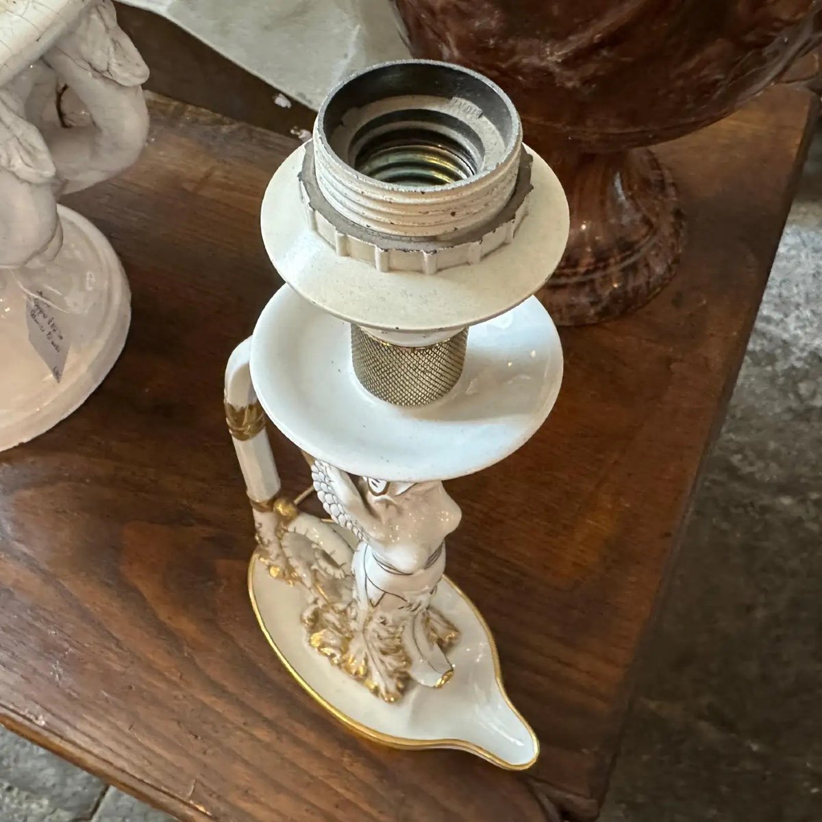 Lampe De Table Italienne Néoclassique En Porcelaine Capodimonte Blanche Et Dorée 1900-photo-4