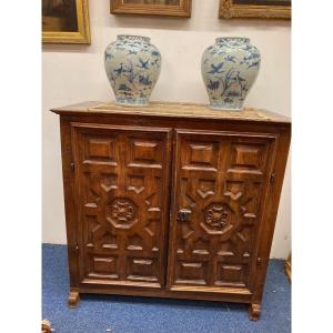 Spanish Buffet 16/17th Century In Walnut