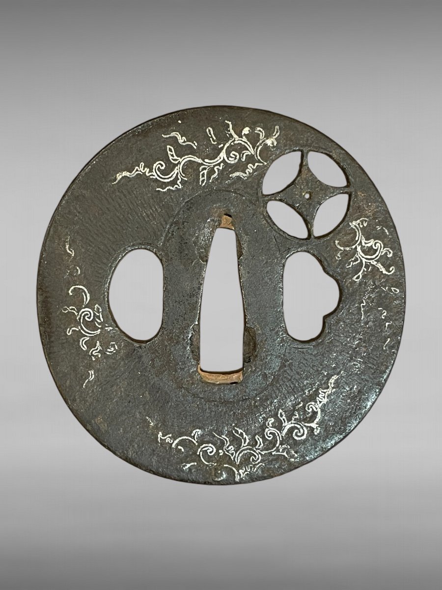 Tsuba Maru Gata In Wrought Iron Inlaid With Silver - Edo Period (1603-1868).