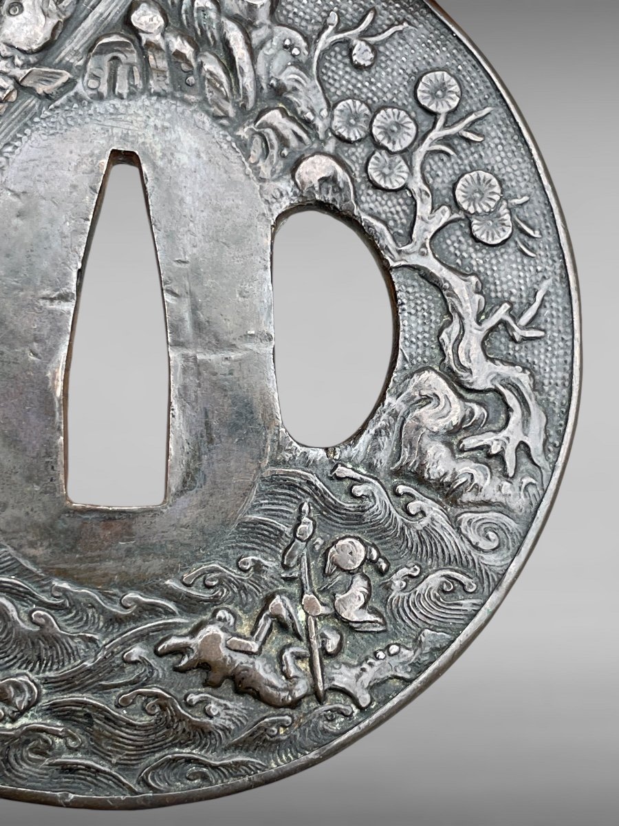 Tsuba Maru Gata En Fer Forgé à Motif De Deux Pêcheurs Sur Fond Nanako - Période Edo (1603-1868)-photo-1