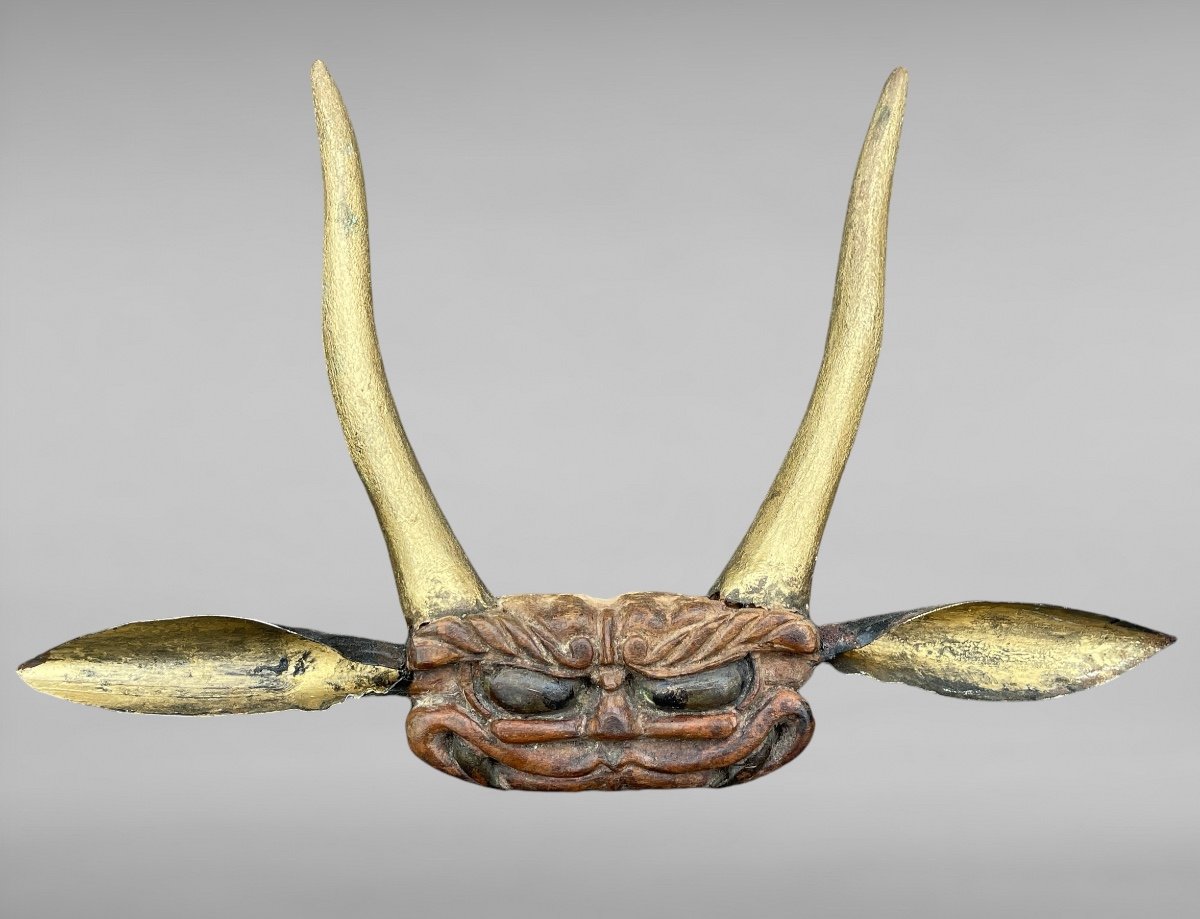 Maetate In Carved Wood And Lacquered Metal Depicting An Oni - Edo Period (1603 - 1868).