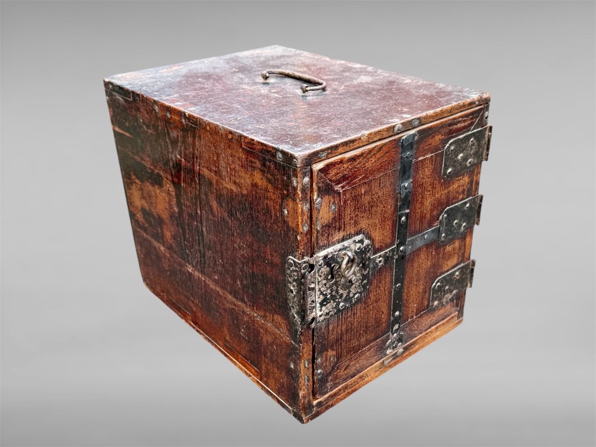 Kodansu Cabinet - Edo Period (1603-1868).-photo-2