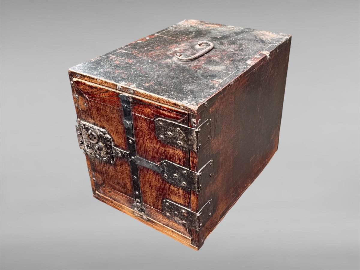 Kodansu Cabinet - Edo Period (1603-1868).