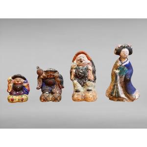 Ensemble De Quatre Statuettes Tsuchi Ningyo En Argile Polychrome - Période Edo (1603-1868).