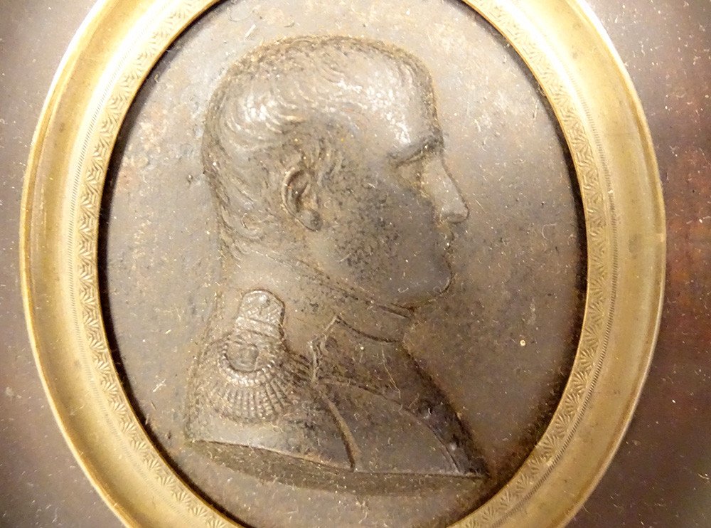 Médaille Métal Portrait Empereur Napoléon Ier Cadre Bois XIXème Siècle-photo-3