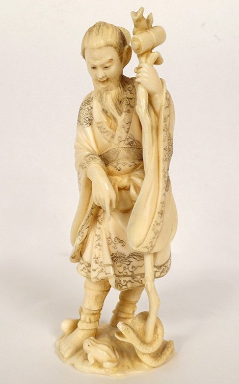 Okimono Ivoire Sculpté Homme Crapaud Serpent Baton Japon Meiji XIXème Siècle