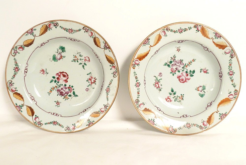 Pair Of Porcelain Dishes From The East India Company, China, Flowers And Leaves, 18th Century