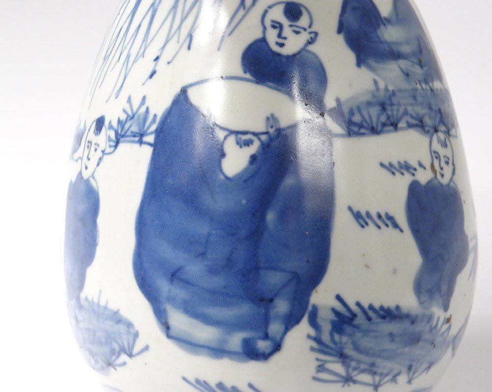 Small Chinese Porcelain Vase White-blue Children Characters Qianlong 18th-photo-3