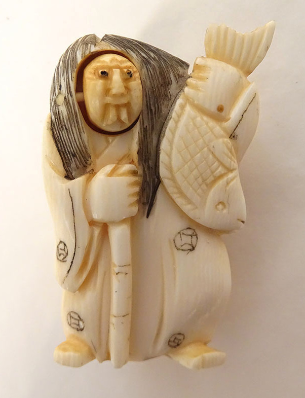 Netsuke Katabori Witch Swivel Head Ivory Japan Fish Gyokuzan 19th Century