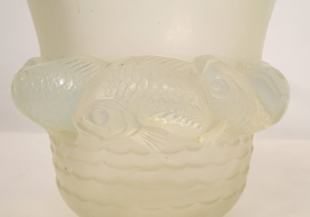 Vase Verre Opalescent Moulé René Lalique Modèle Piriac Poissons XXè Siècle-photo-3