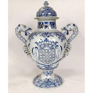 Vase Pot Couvert Faïence Style Delft Armoiries Blason Camaïeu Bleu XIXème