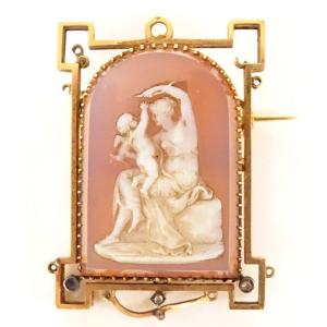 18 Carat Solid Gold Brooch Cameo Antique Woman Angelot Napoleon III 19th Century