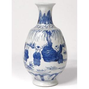 Petit Vase Porcelaine Chinoise Blanc-bleu Personnages Enfants Qianlong 18è