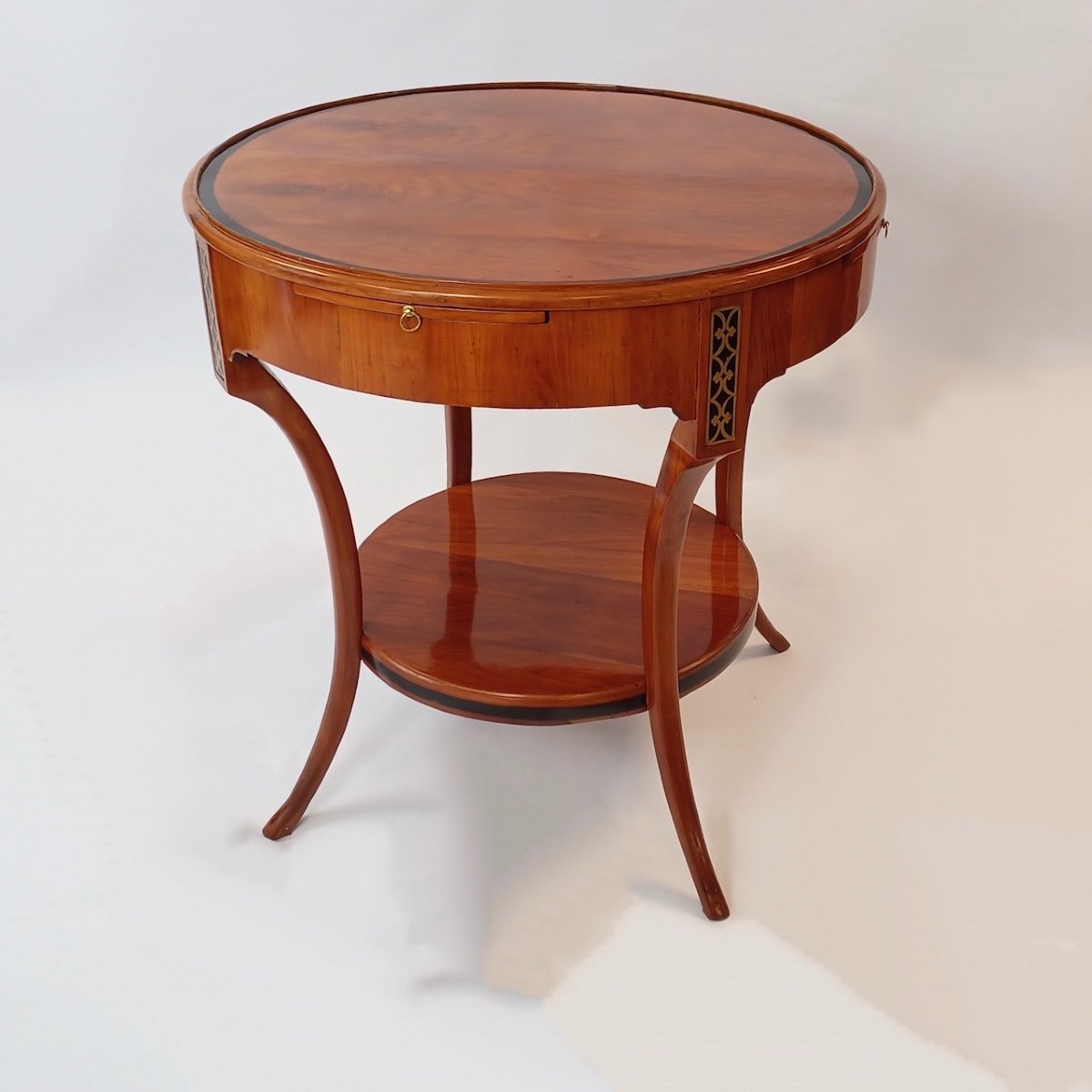 Table De Salon Biedermeier Vers 1810, Placage De Cerisier Avec Incrustations De Laiton-photo-7