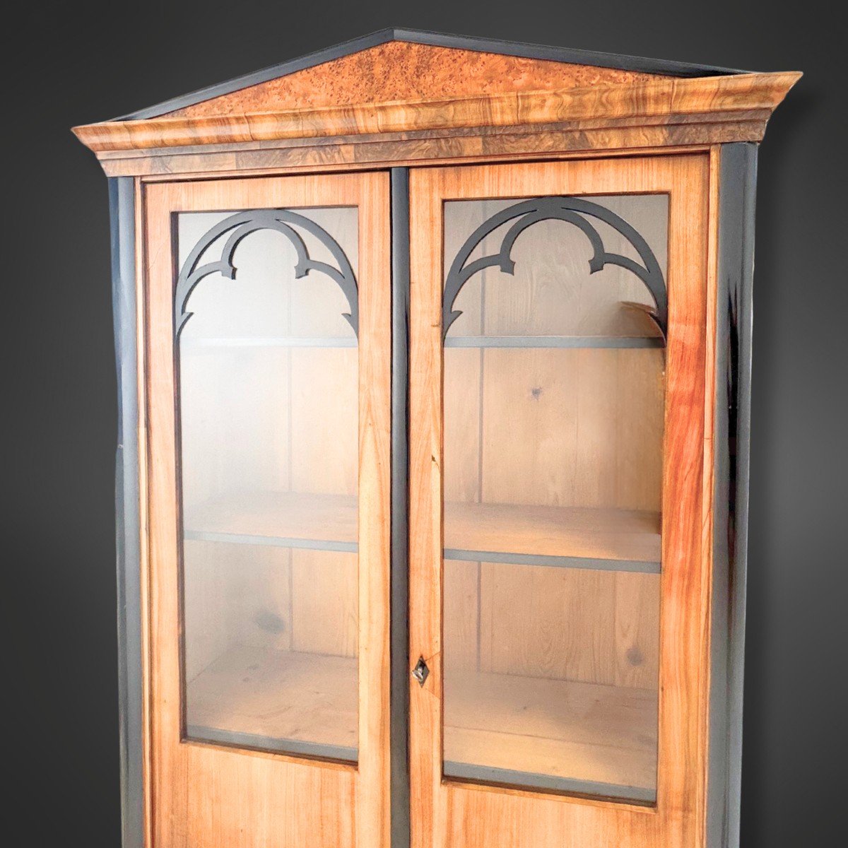 Biedermeier Walnut Display Cabinet With Pointed Gable-photo-4