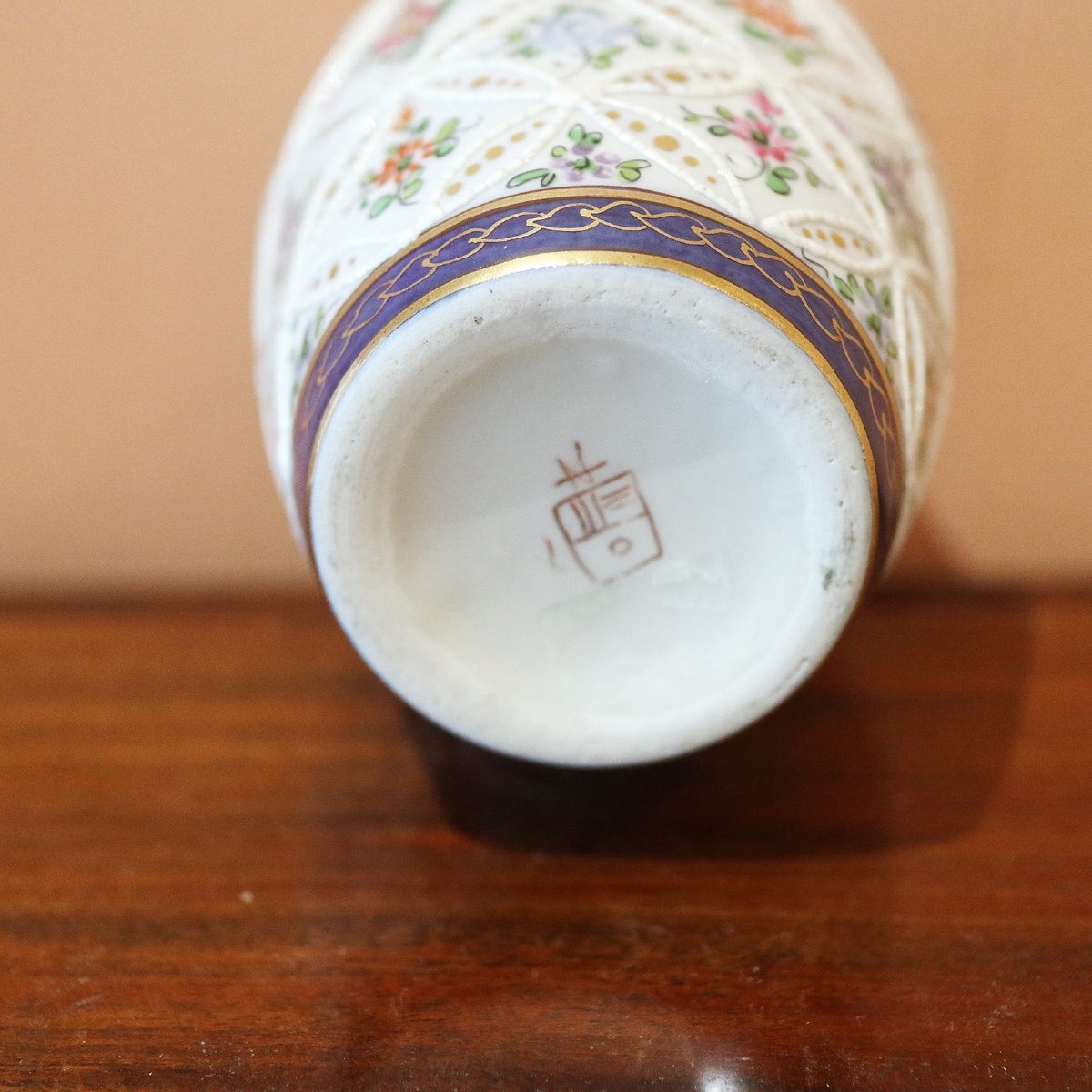 Asian Porcelain Box With Lid-photo-2