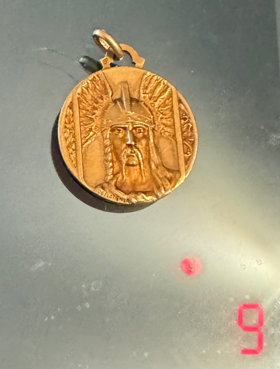 Art Deco Period Medal Pendant 18 Carat Gold Decorated Gaulish Head (olympic) 9 Grams -photo-1