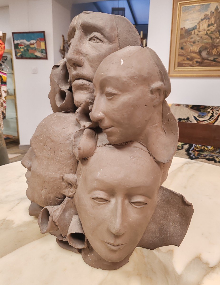 Grande Sculpture En Terre Cuite Aux Visages-photo-1