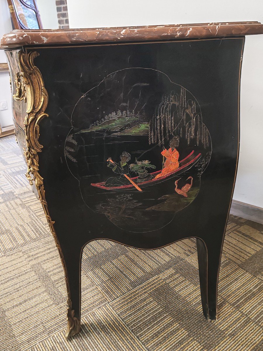 Curved Chest Of Drawers In Chinese Lacquer In The Louis XV Style.-photo-1