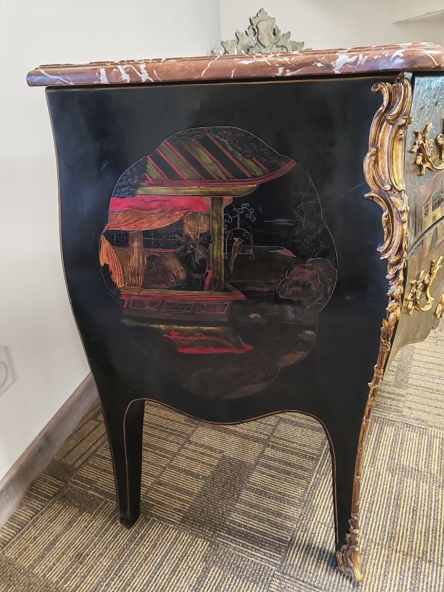 Curved Chest Of Drawers In Chinese Lacquer In The Louis XV Style.-photo-2