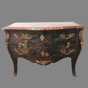 Curved Chest Of Drawers In Chinese Lacquer In The Louis XV Style.