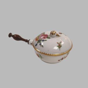 Covered Porcelain Frying Pan, Late 18th Century, Manufacture Du Comte d'Artois.