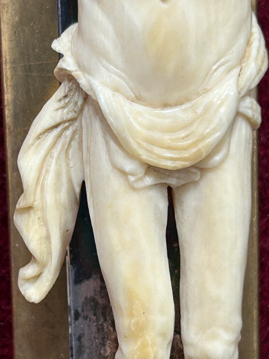 Christ In Ivory In Its Golden Frame With Gold Leaf-photo-3