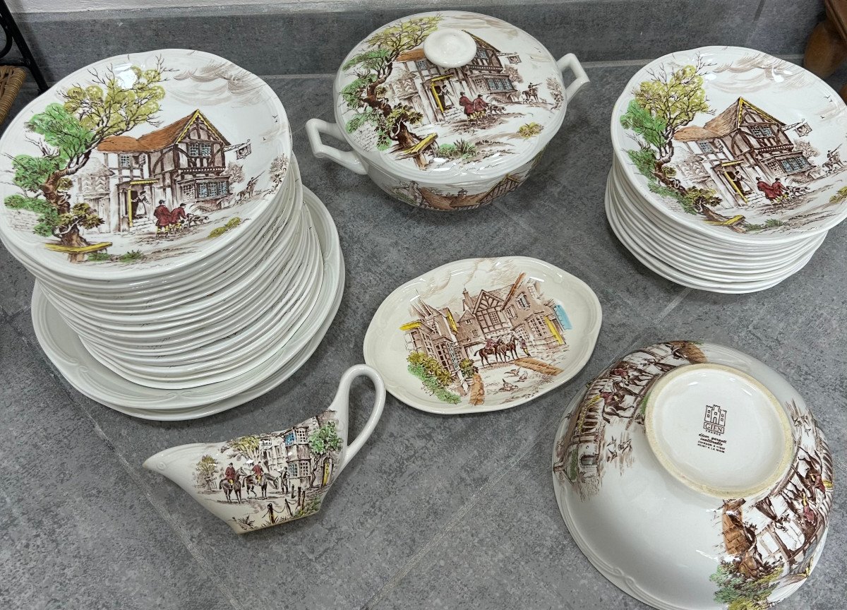 Table Service 81 Piece In Faience From Gien Model Ludlow