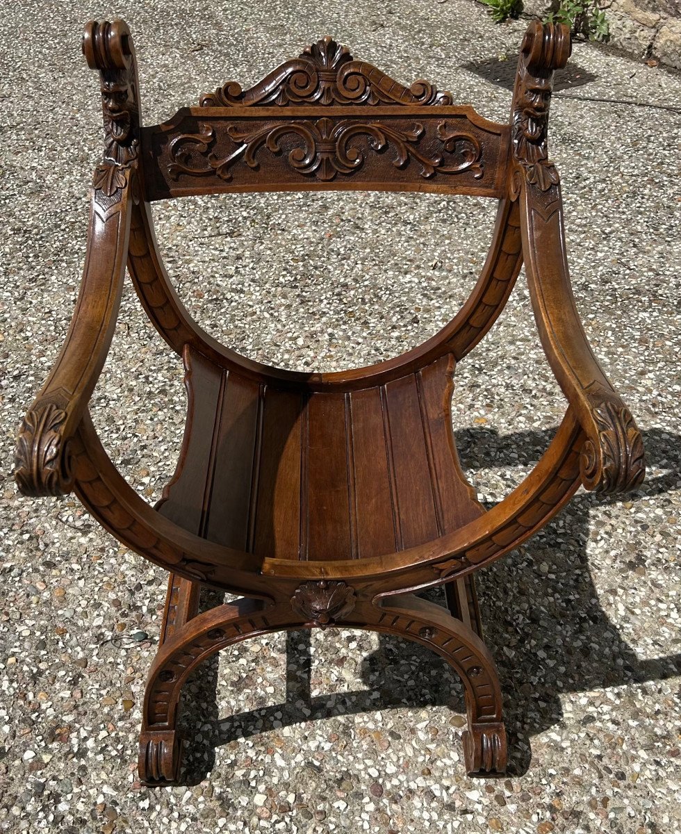 Fauteuil Dit Dagobert En Noyer Sculpté Fin 19ème