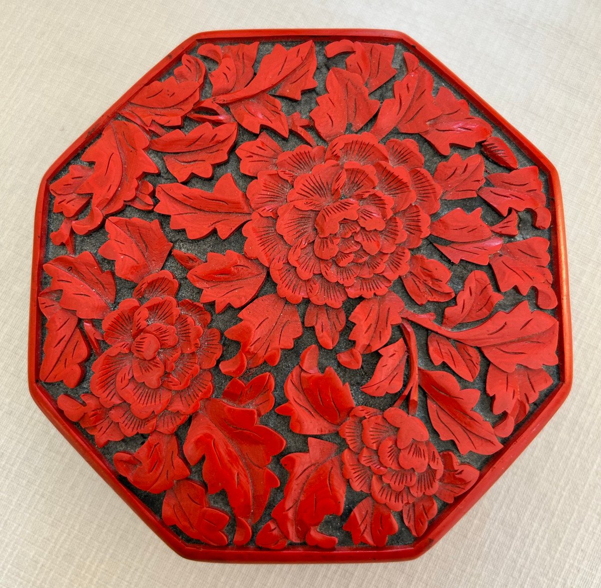 Red Lacquer Hexagonal Box-photo-2