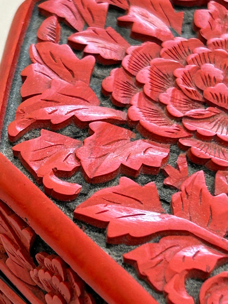 Red Lacquer Hexagonal Box-photo-3