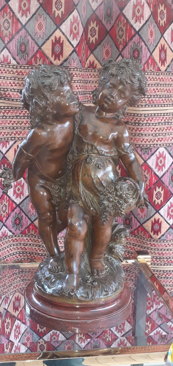 Sculpture Couple Of Children In Regulates-photo-7