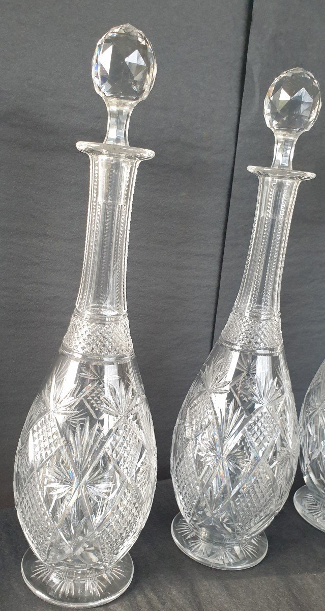 Ensemble de Six Carafes En Cristal Taillé 19 ème  siècles (baccarat ou Saint Louis)-photo-1