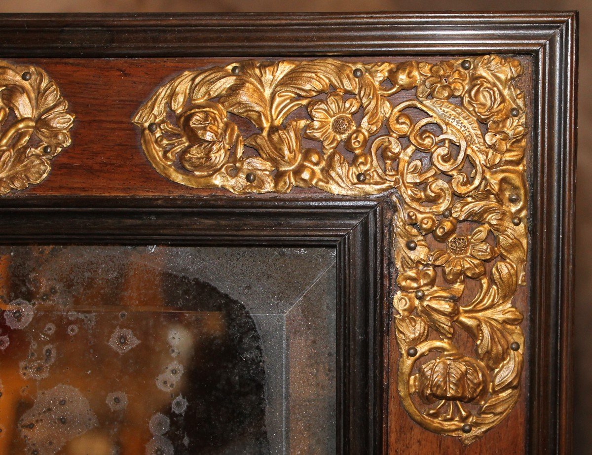 Table Mirror In Walnut And Repoussé Brass. France 17th Century.-photo-2