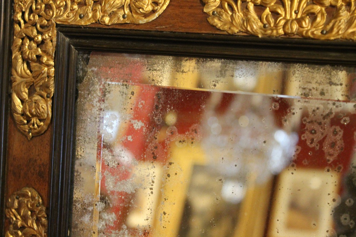 Table Mirror In Walnut And Repoussé Brass. France 17th Century.-photo-3