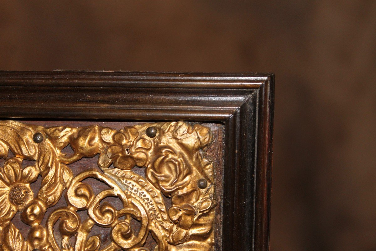 Table Mirror In Walnut And Repoussé Brass. France 17th Century.-photo-4