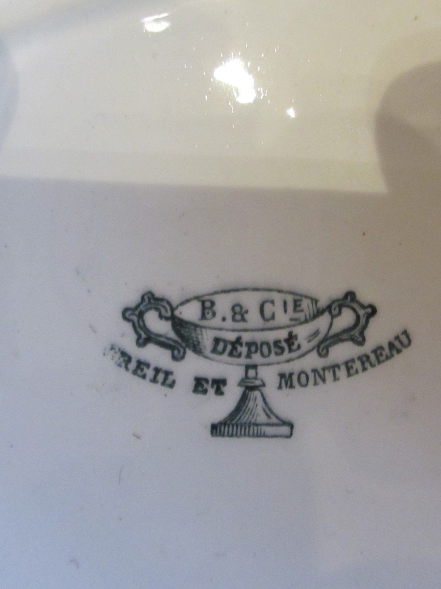 Plat en faience fine de Creil et Montereau "Le Vieux Saint Etienne de Caen"-photo-1