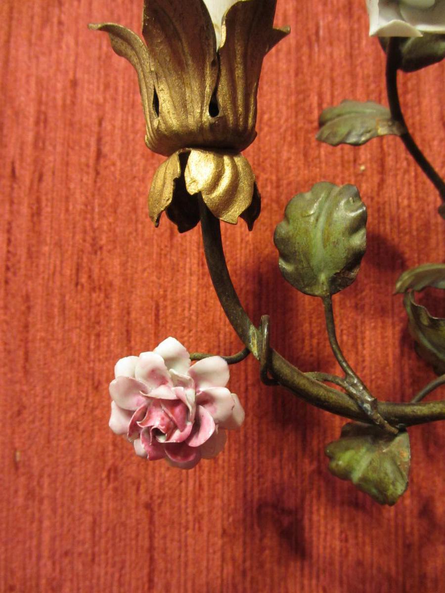 In Wall Pair Of Painted Iron And Porcelain Flowers-photo-3