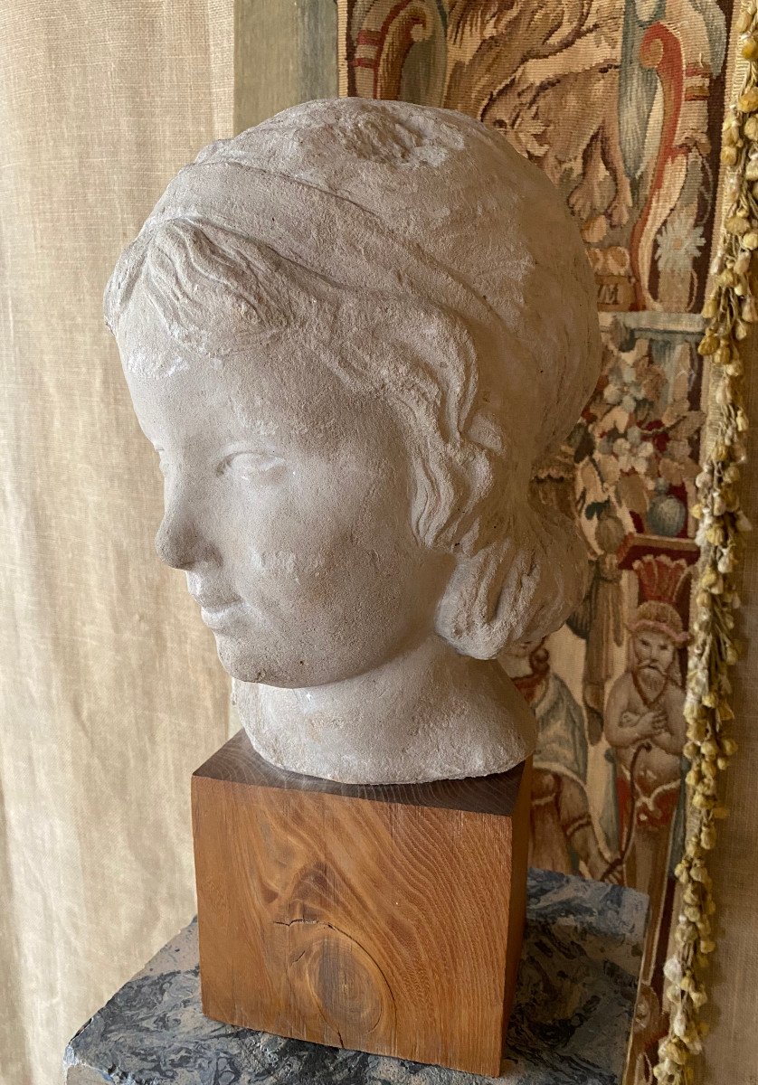 Tête d'Enfant En Pierre Calcaire Sculptée Par l'Artiste Saumurois Alfred Benon