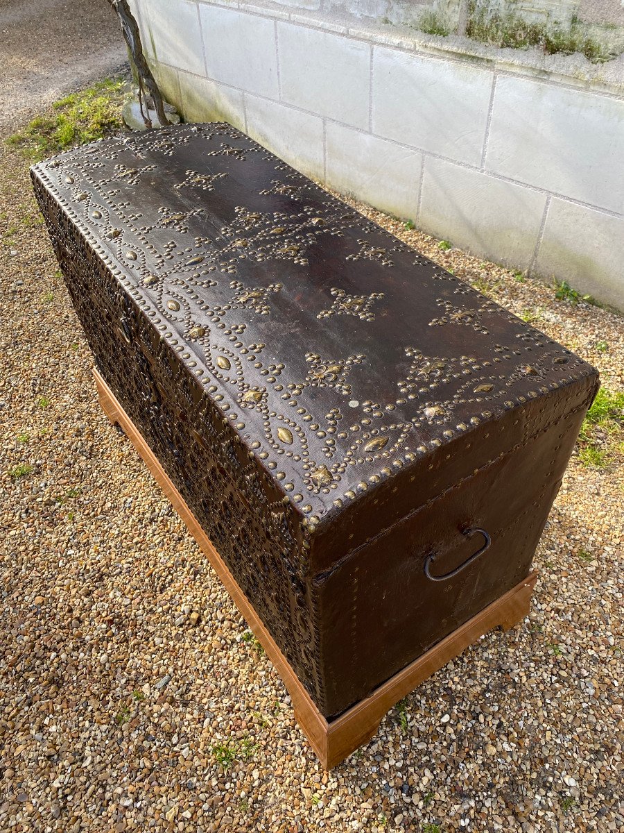 Coach Trunk With The Coat Of Arms Of France, Studded Leather, Late 17th Century-photo-1